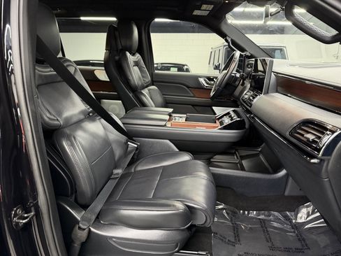 Used 2023 Lincoln Navigator Reserve image 25