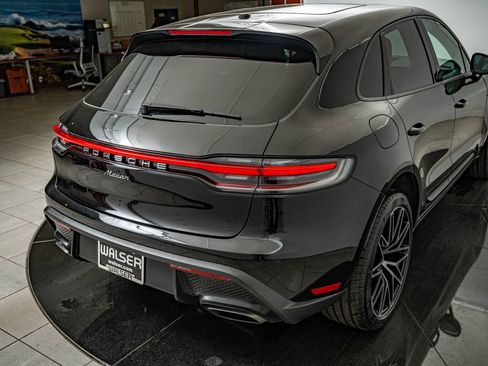 Certified 2026 Porsche Macan AWD/4WD image 19