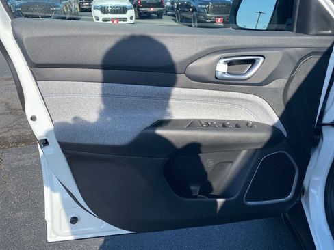 New 2026 Jeep Compass Latitude image 9