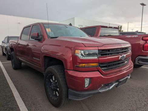 Used 2018 Chevrolet Silverado 1500 LT w/ All Star Edition AWD/4WD image 3