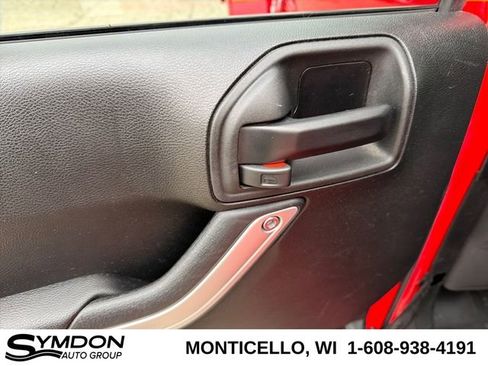 Used 2017 Jeep Wrangler Unlimited Sahara w/ Dual Top Group image 18