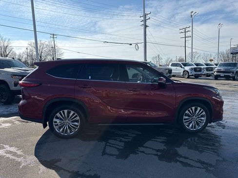 Used 2022 Toyota Highlander Platinum image 6
