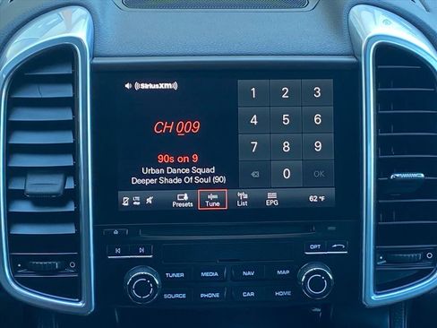 Used 2018 Porsche Cayenne Platinum Edition image 10