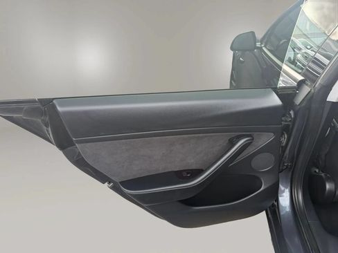 Used 2022 Tesla Model 3 Long Range AWD/4WD image 18