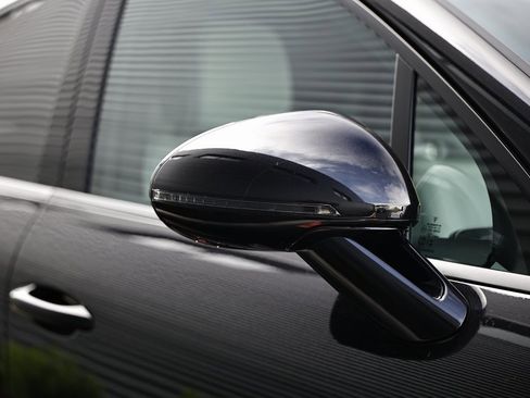 New 2026 Porsche Macan image 17