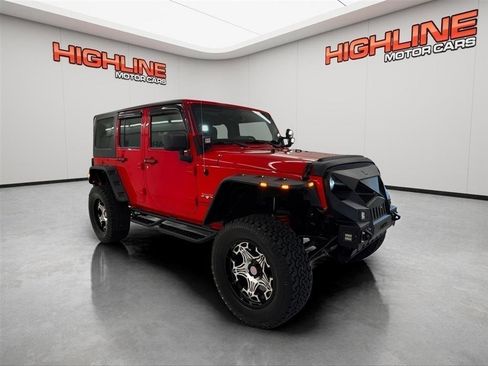 Used 2018 Jeep Wrangler Unlimited Sahara AWD/4WD image 3