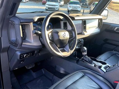 Used 2025 Ford Bronco Outer Banks image 13