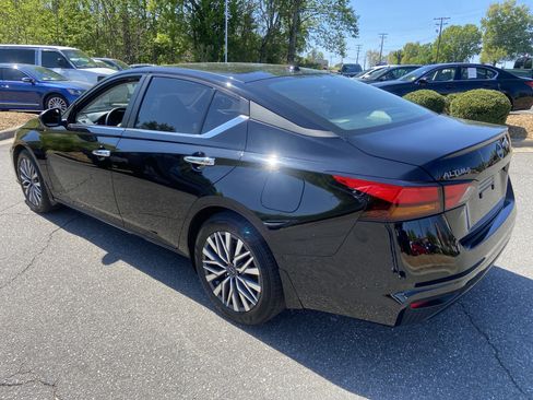 Certified 2025 Nissan Altima 2.5 SV image 6