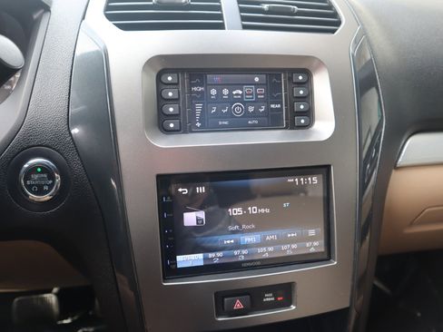 Used 2017 Ford Explorer XLT image 62