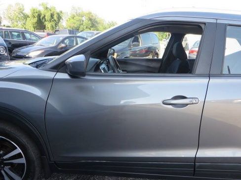Used 2018 Nissan Kicks SV FWD image 32