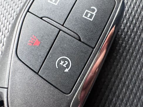 Used 2025 Chevrolet Equinox LT image 25