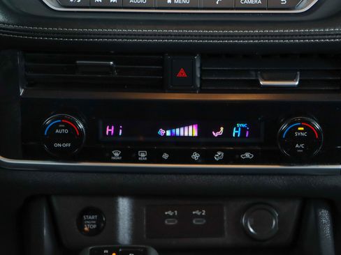 Used 2024 Nissan Rogue SV image 20