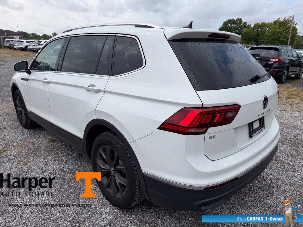 Used 2024 Volkswagen Tiguan SE w/ Panoramic Sunroof Package AWD/4WD image 3
