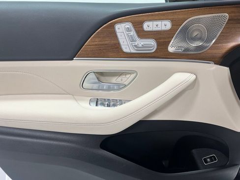 Used 2024 Mercedes-Benz GLS 450 4MATIC image 18