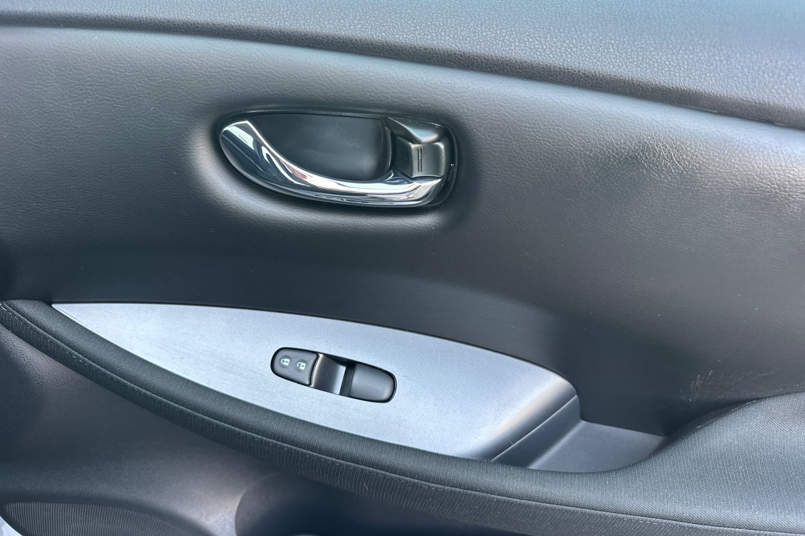 Certified 2025 Nissan Leaf S FWD image 20