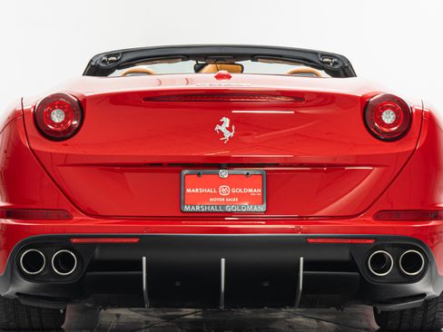 Used 2016 Ferrari California T image 8
