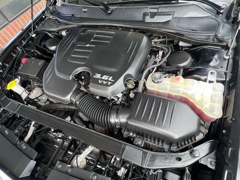 Used 2019 Dodge Challenger SXT image 9