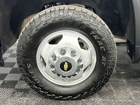 Used 2021 Chevrolet Silverado 3500 High Country w/ Technology Package image 9