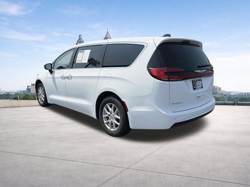 Used 2024 Chrysler Pacifica Touring-L FWD image 20