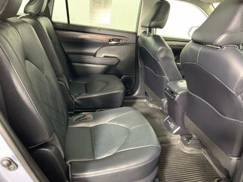 Used 2020 Toyota Highlander Platinum AWD/4WD image 16