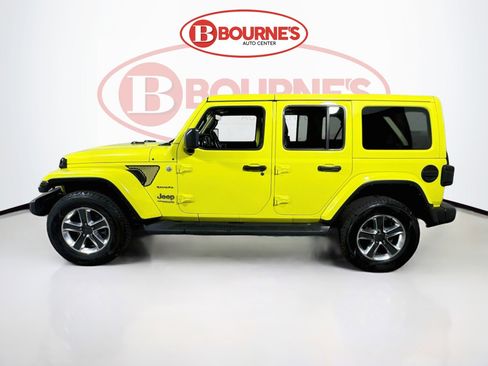 Used 2022 Jeep Wrangler Unlimited Sahara w/ Dual Top Group AWD/4WD image 8