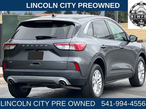 Used 2021 Ford Escape SE image 3