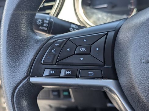 Used 2019 Nissan Rogue S FWD image 17