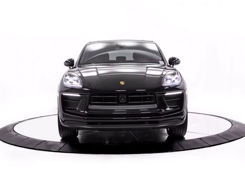 Certified 2026 Porsche Macan AWD/4WD image 10