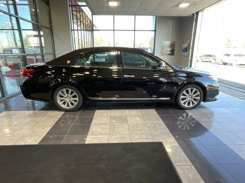 Used 2012 Toyota Avalon Limited image 6