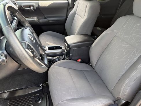 Used 2019 Toyota Tacoma TRD Off-Road AWD/4WD image 25