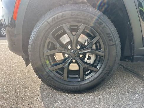 Used 2024 Jeep Grand Cherokee L Laredo image 8