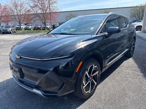 Used 2025 Chevrolet Equinox EV LT w/ Convenience Package image 7