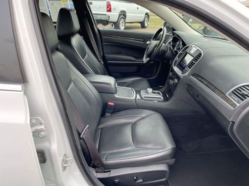 Used 2019 Chrysler 300 Limited w/ Safetytec Plus Group image 16