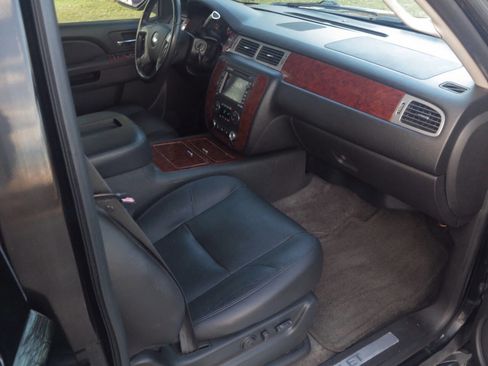 Used 2010 Chevrolet Suburban LTZ image 16