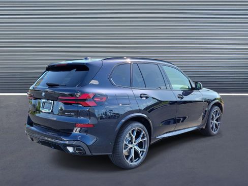 New 2026 BMW X5 xDrive40i w/ M Sport Package AWD/4WD image 3
