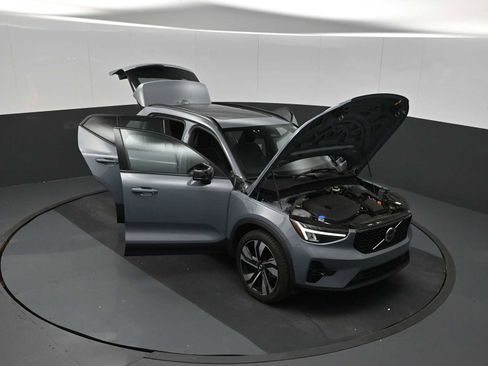 Used 2023 Volvo XC40 B5 Plus w/ Driver Assist Package AWD/4WD image 44
