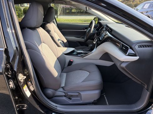 Used 2019 Toyota Camry LE image 25