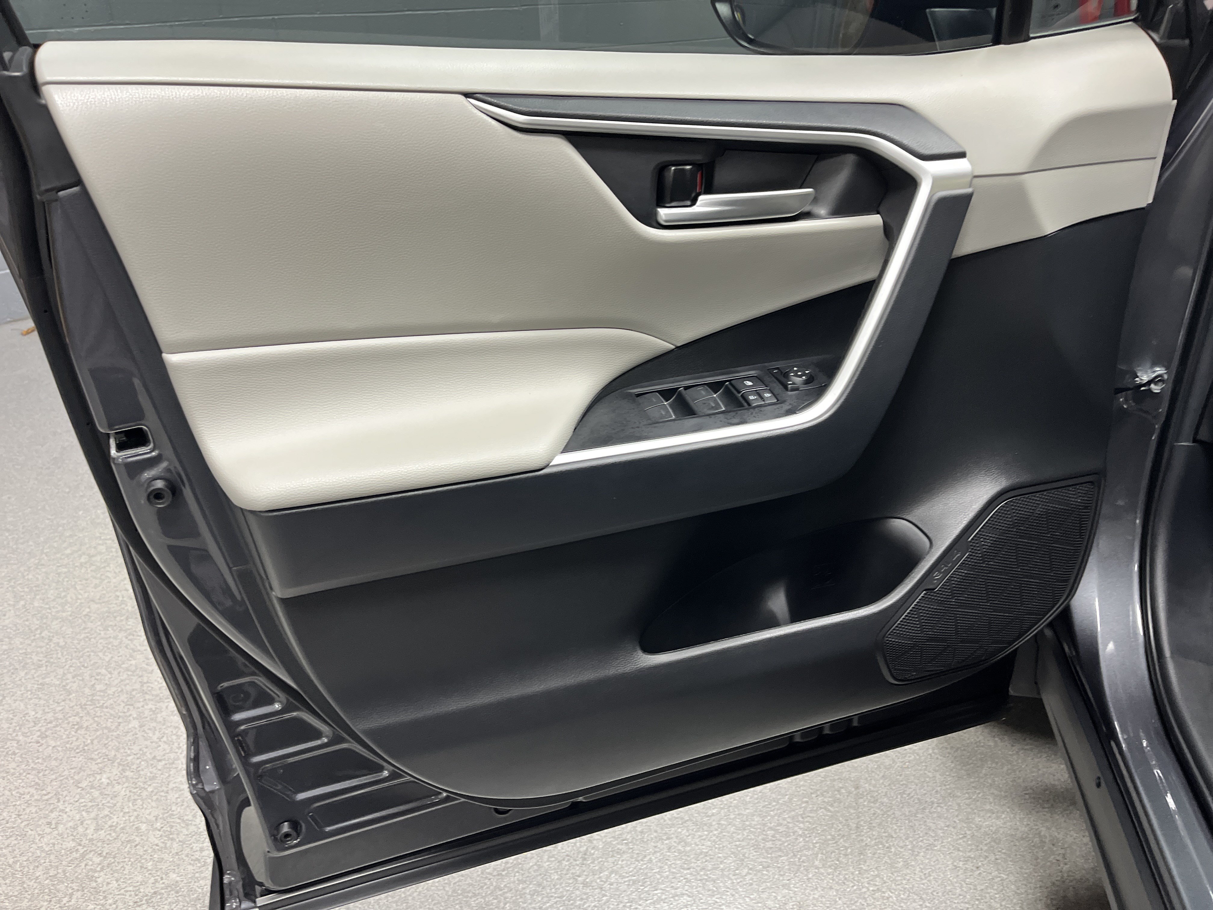 Certified 2025 Toyota RAV4 XLE Premium FWD image 14