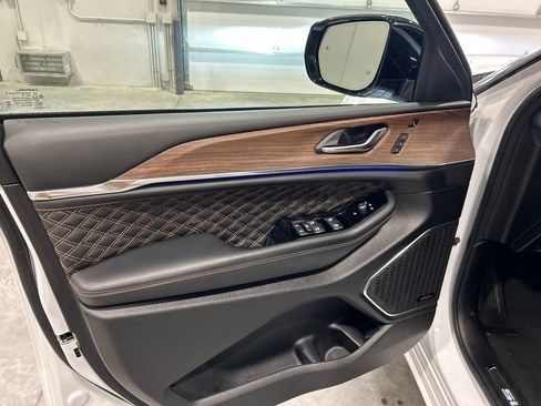 Used 2024 Jeep Grand Cherokee Summit image 14