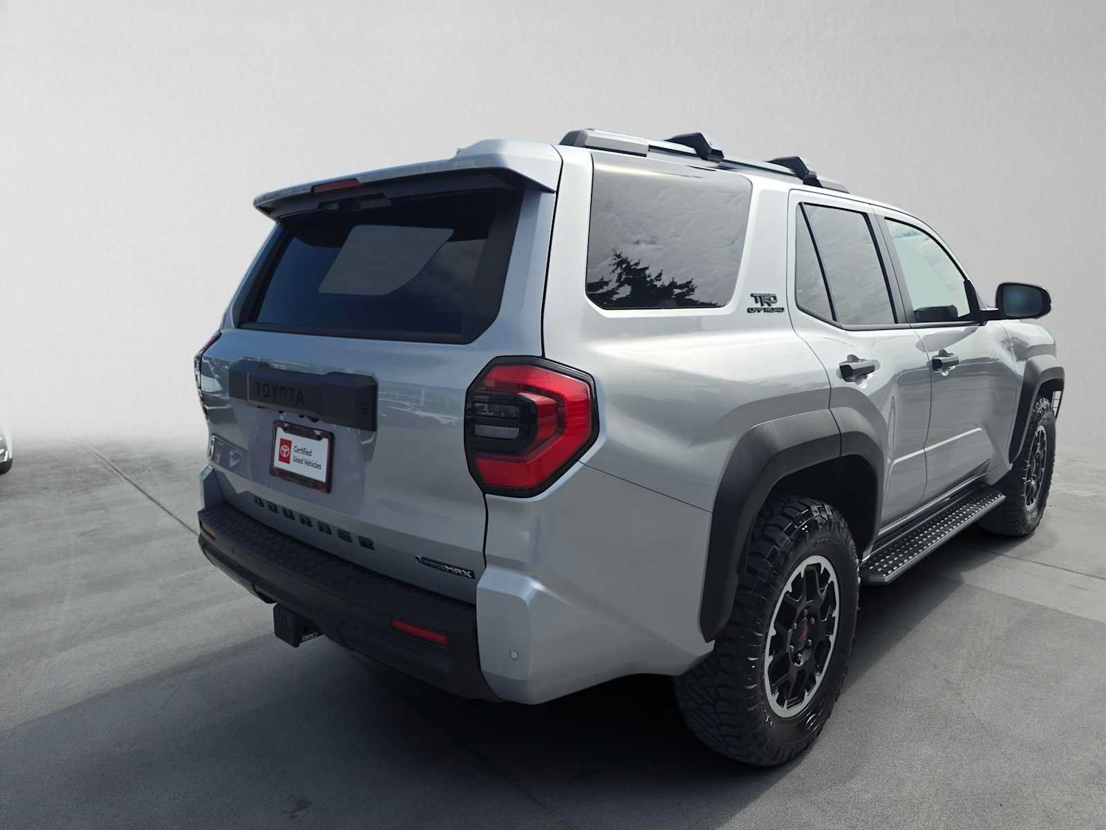 Certified 2025 Toyota 4Runner TRD Off-Road Premium AWD/4WD image 3