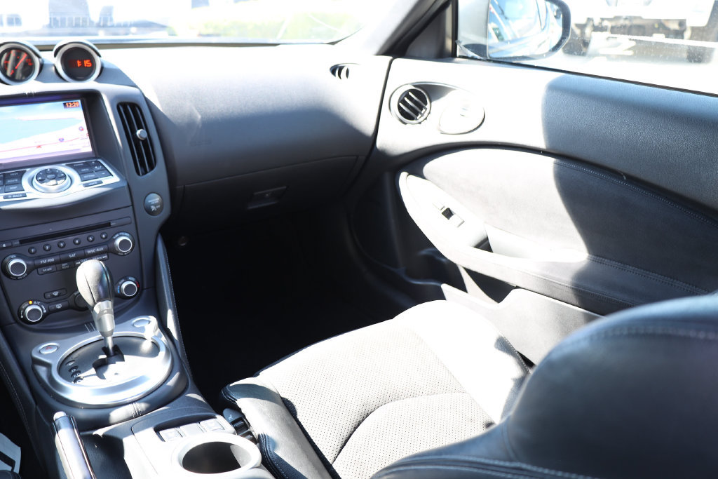 Used 2013 Nissan 370Z Touring RWD image 19