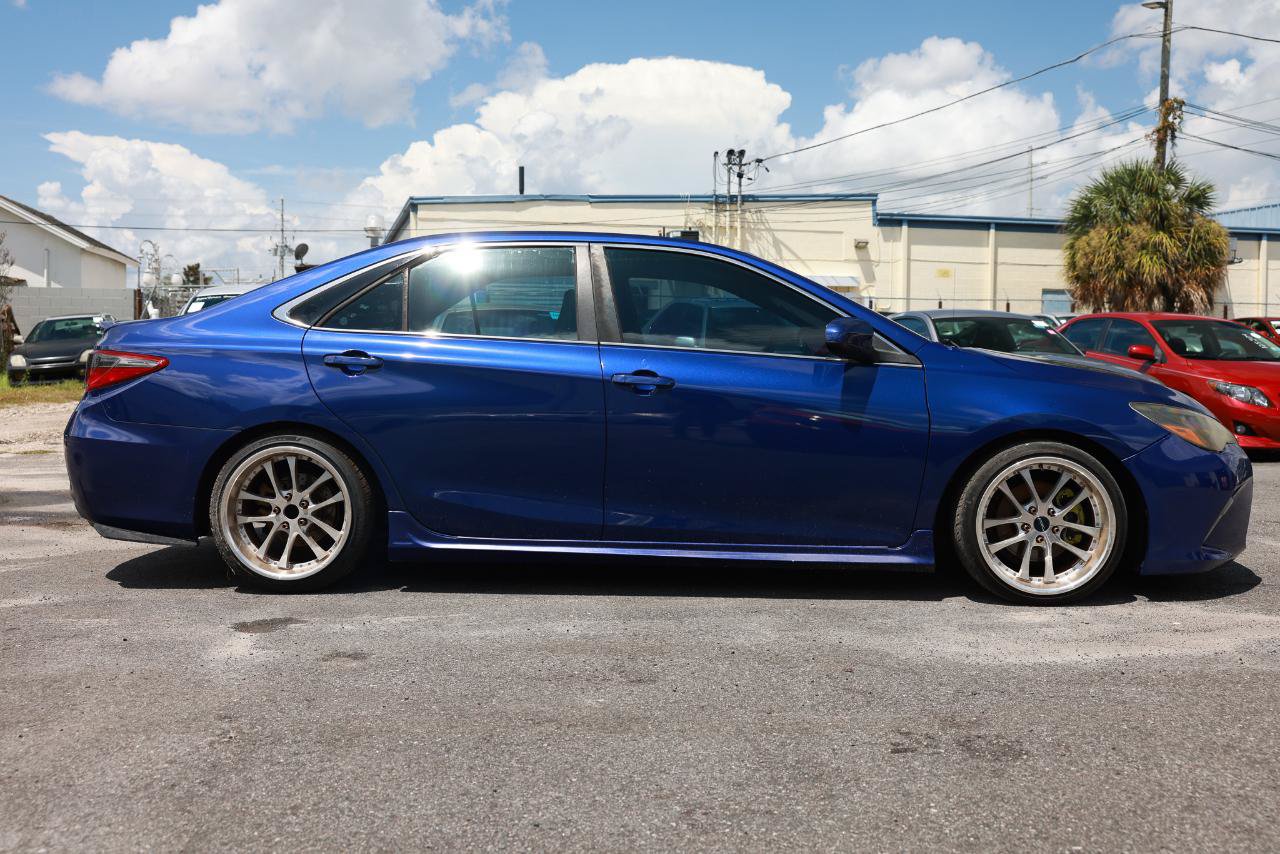 Used 2015 Toyota Camry SE FWD image 13