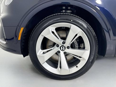 Used 2026 Bentley Bentayga AWD/4WD image 6
