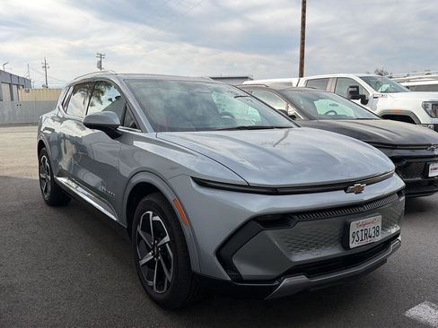 Used 2025 Chevrolet Equinox EV LT w/ Convenience Package image 3