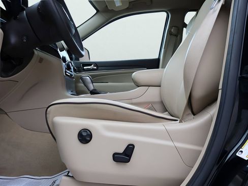 Used 2020 Jeep Grand Cherokee Overland image 34