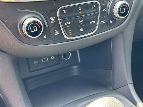 Used 2024 Chevrolet Equinox LT FWD image 25