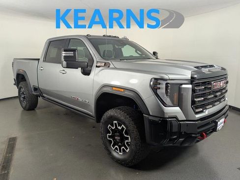 Used 2025 GMC Sierra 2500 AT4X image 1