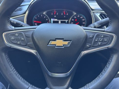 Certified 2018 Chevrolet Malibu LT FWD image 34