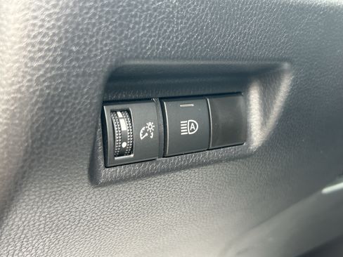 Used 2025 Toyota RAV4 XLE FWD image 15