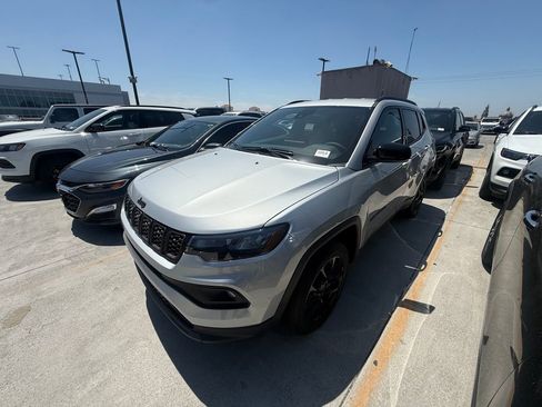Used 2026 Jeep Compass Latitude AWD/4WD image 1